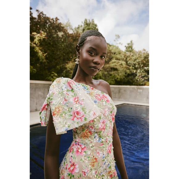 Elliatt NEW Starla Hilo Beige Multi Sequin One-Shoulder Bow Detail Gown Size XL - Picture 2 of 13